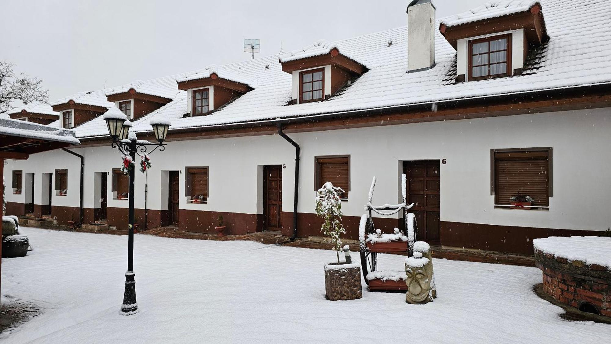 Zamecky Penzion Rotunda Břeclav Kültér fotó